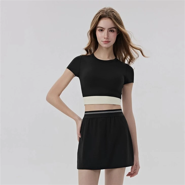 Color Blocked Set Wear